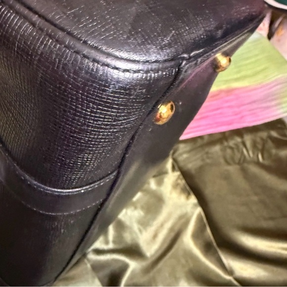 MCM München Barrel Shoulder Bag - Black Textured Leather Gold Zipper authentic - Picture 11 of 15